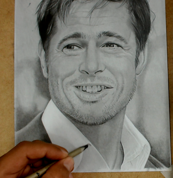 Curso de Desenho Realista de Carlos Damasceno - esfumando o retrato de Brad Pitt