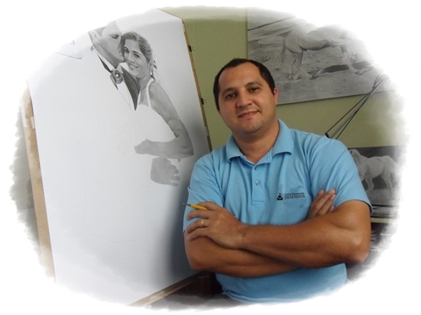 Curso de Desenho Realista - Carlos Damasceno com um desenho em andamento